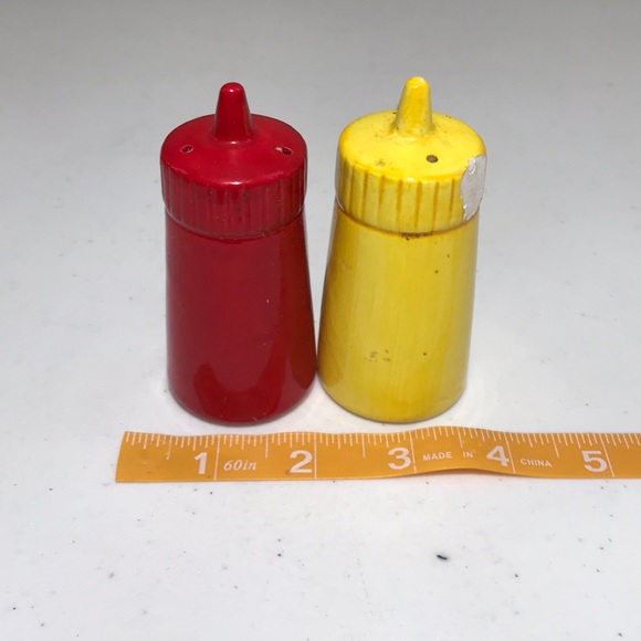 Salt & Pepper Ceramic Shakers Ketchup & Mustard - Picture 2 of 4